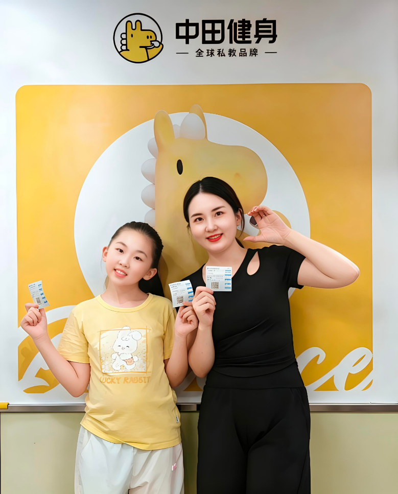 中田健身石桥铺店母女合影